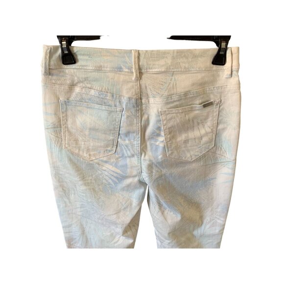 Chicos Womens Size 1 Medium 8 The So Slimming Girlfriend Crop Pants Lt Blue Prin - Picture 6 of 6